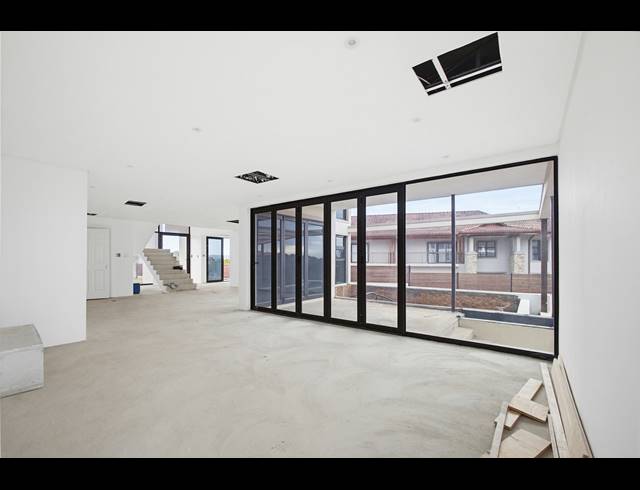 8 BEDROOM HOUSE FOR SALE IN IZINGA